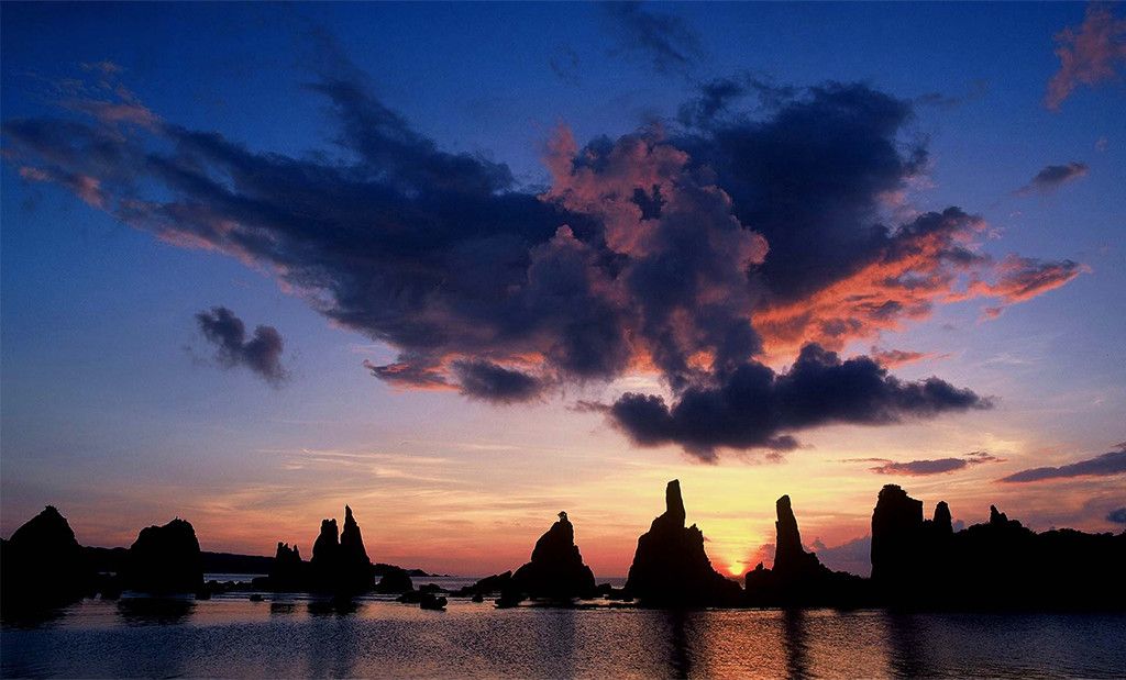 Kushimoto Hashigui-Iwa Kushimoto Hashigui-Iwa