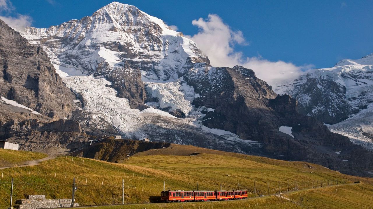 People at Kleine Scheidegg railway station with train and north