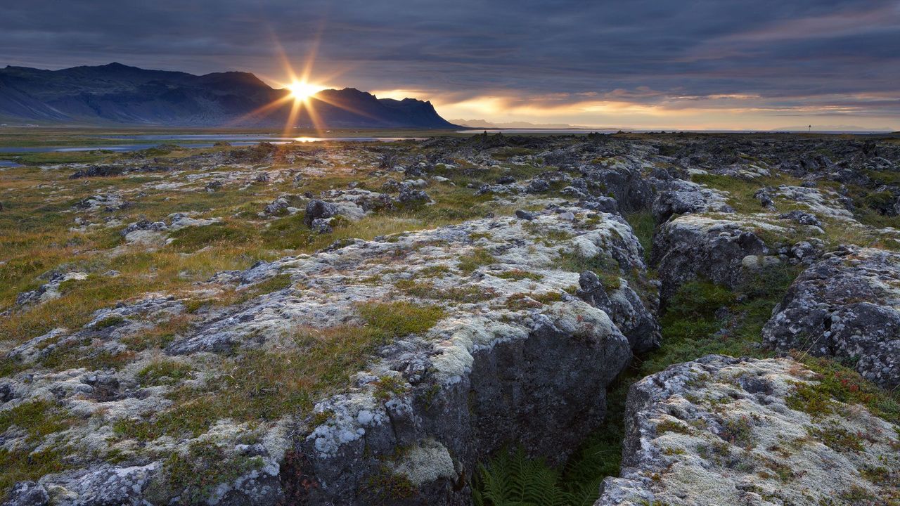 An Icelandic journey to the centre of the earth