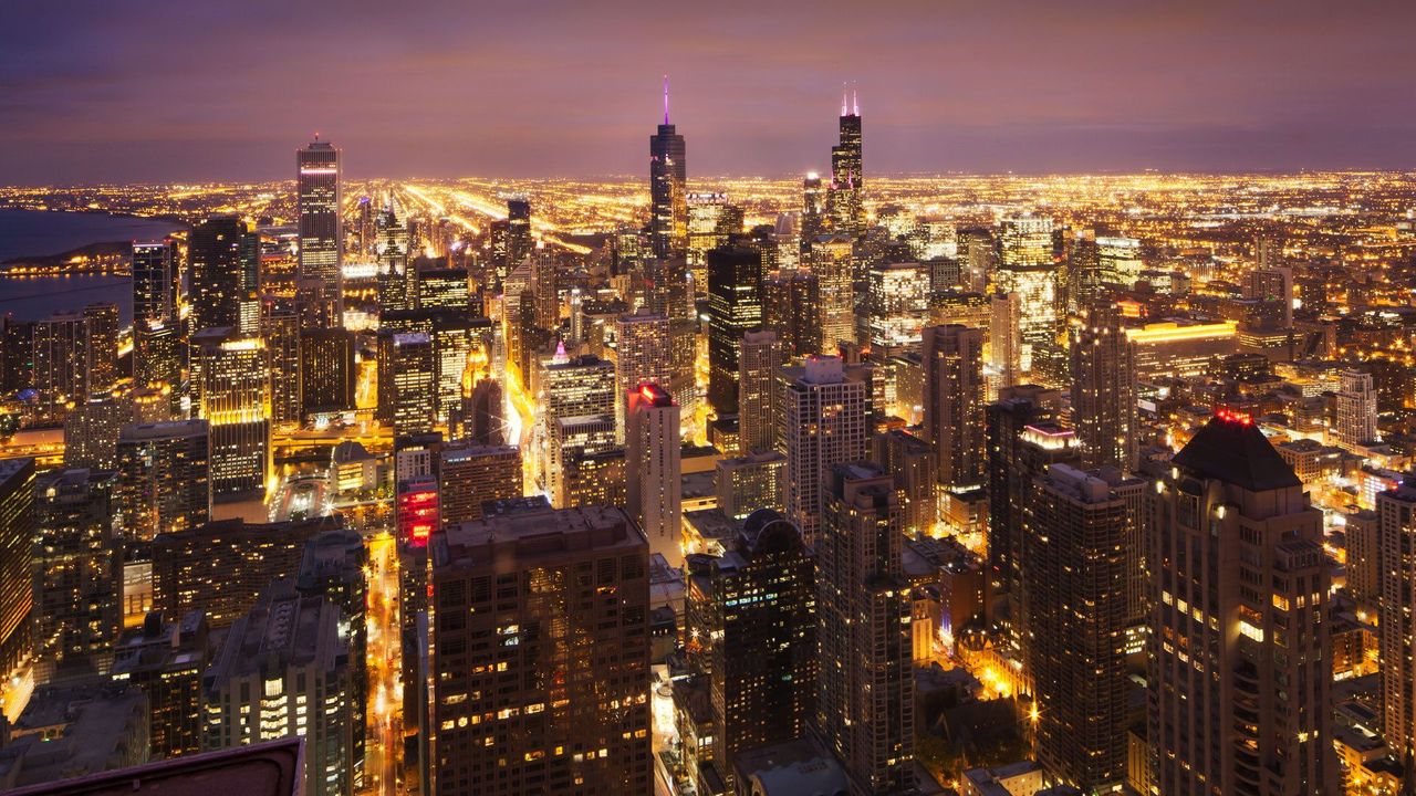 TIL that Chicago skyscrapers have to keep their lights off at