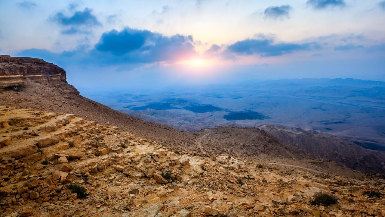 Israel's mysterious 'Grand Canyon' - BBC Travel