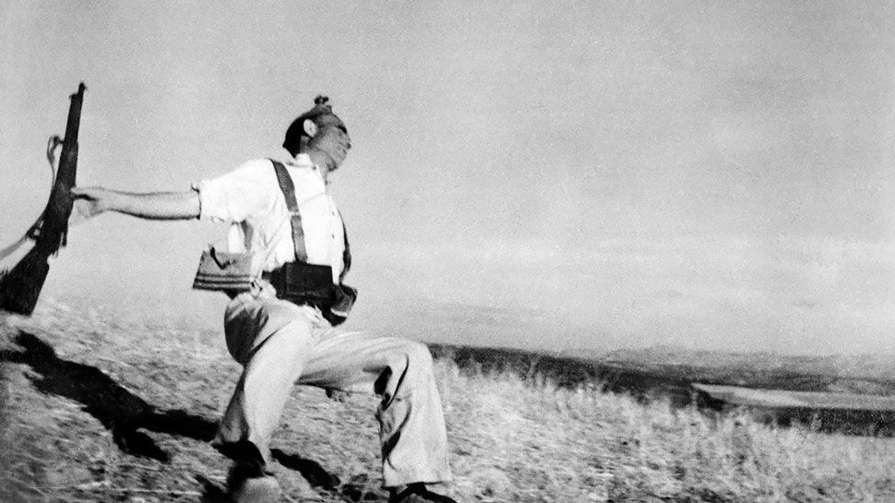 Beschrijving Omhoog feedback Robert Capa at 100: The war photographer's legacy - BBC Culture