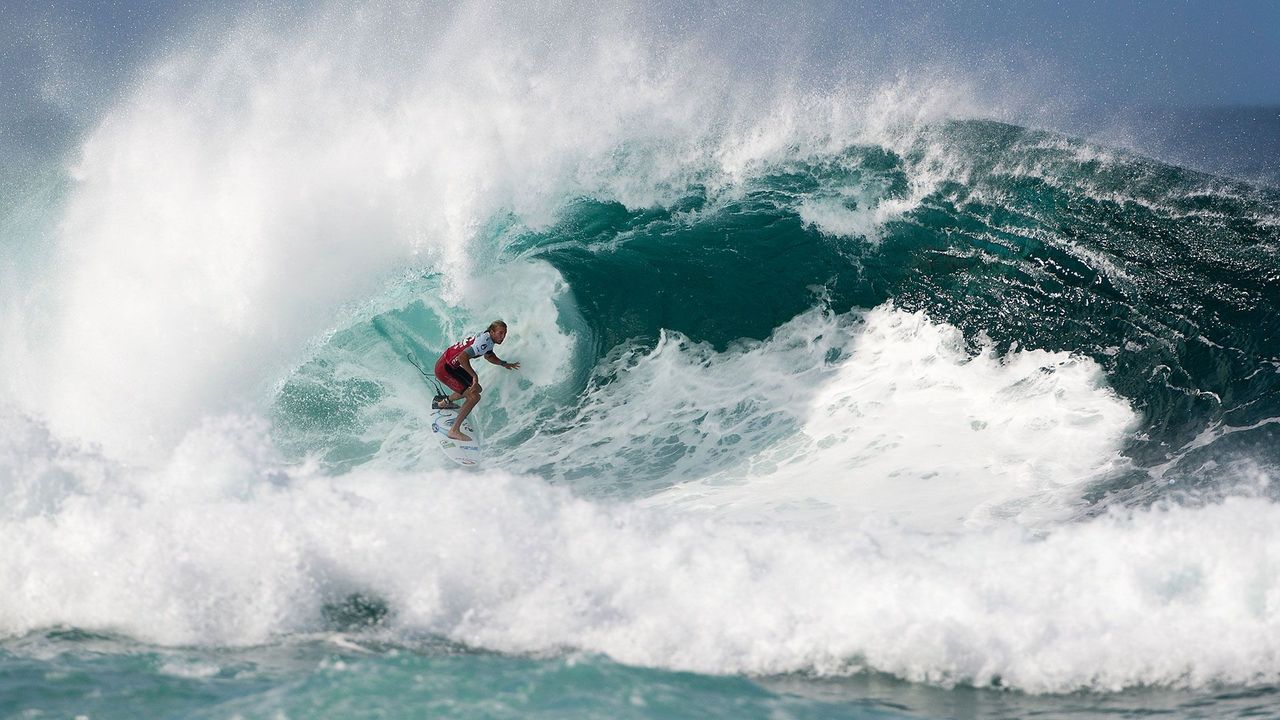 Stunning footage of one of Hawaii's deadliest waves