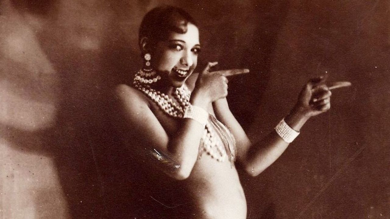Josephine Baker From exotic dancer to activist picture