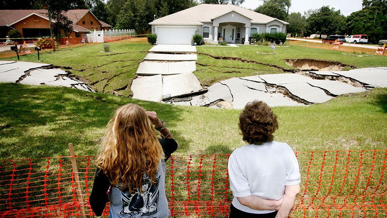 How to Spot a Sinkhole  University of Florida Online