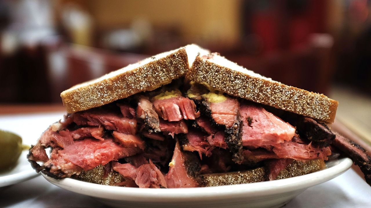 Draaien Wacht even Geweldig Is NYC's most iconic sandwich – dying? - BBC Travel