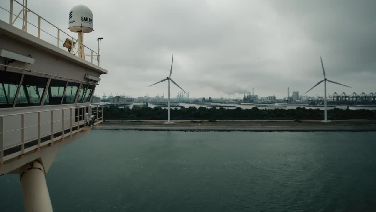 What it's like to sail a giant ship on Earth's busiest seas - BBC