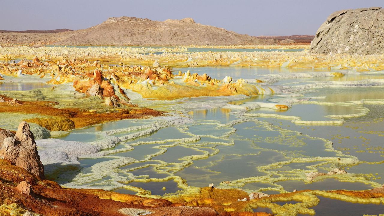 In Earth’s hottest place, life has been found in pure acid