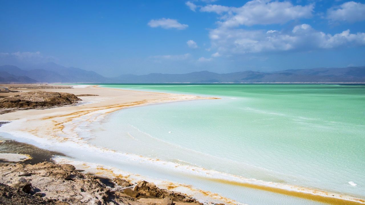 The Djibouti lake posing as paradise