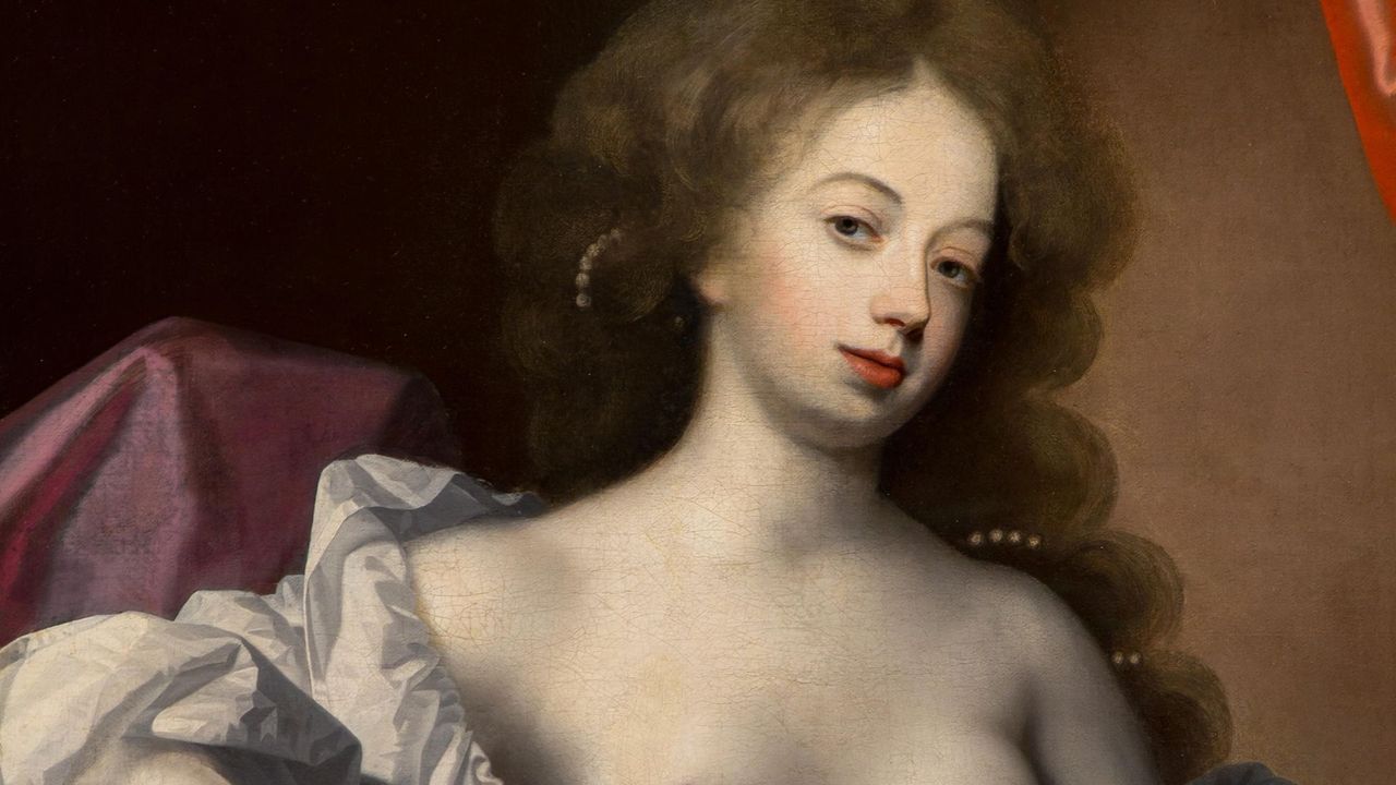 Is the nude selfie a new art form?