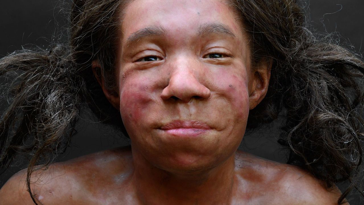 The secret lives of Neanderthal children photo