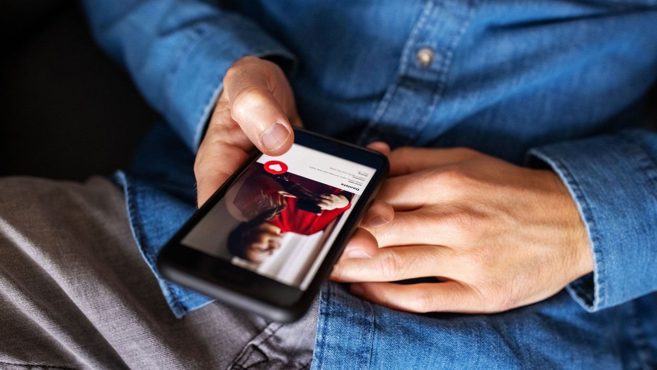 To Swipe or not to Swipe? The Influences of Tinder on Relationships and  Dating