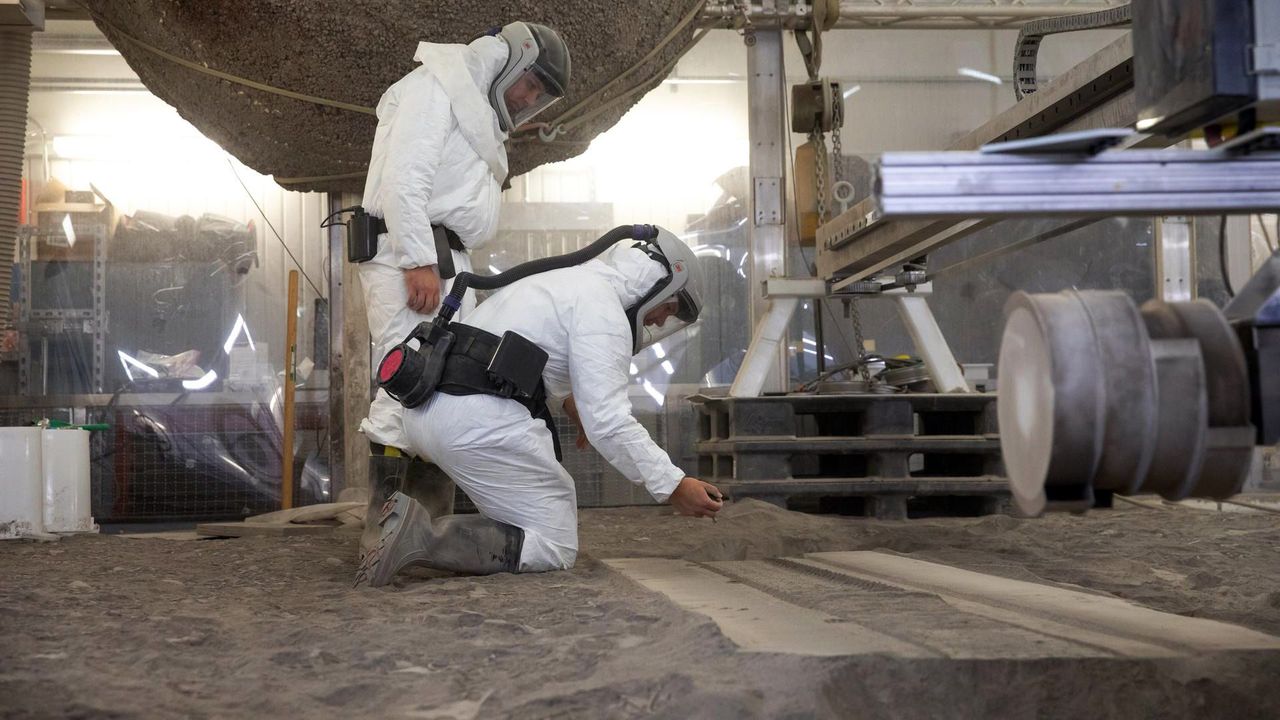 Future astronauts face stickier moon dust