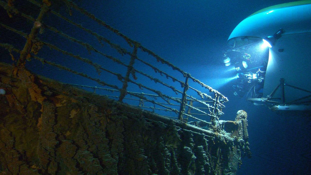 rms titanic wreck bow