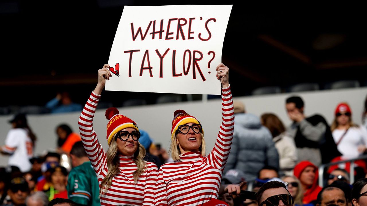 This is like our Super Bowl': Thousands of Taylor Swift fans line up for  merchandise