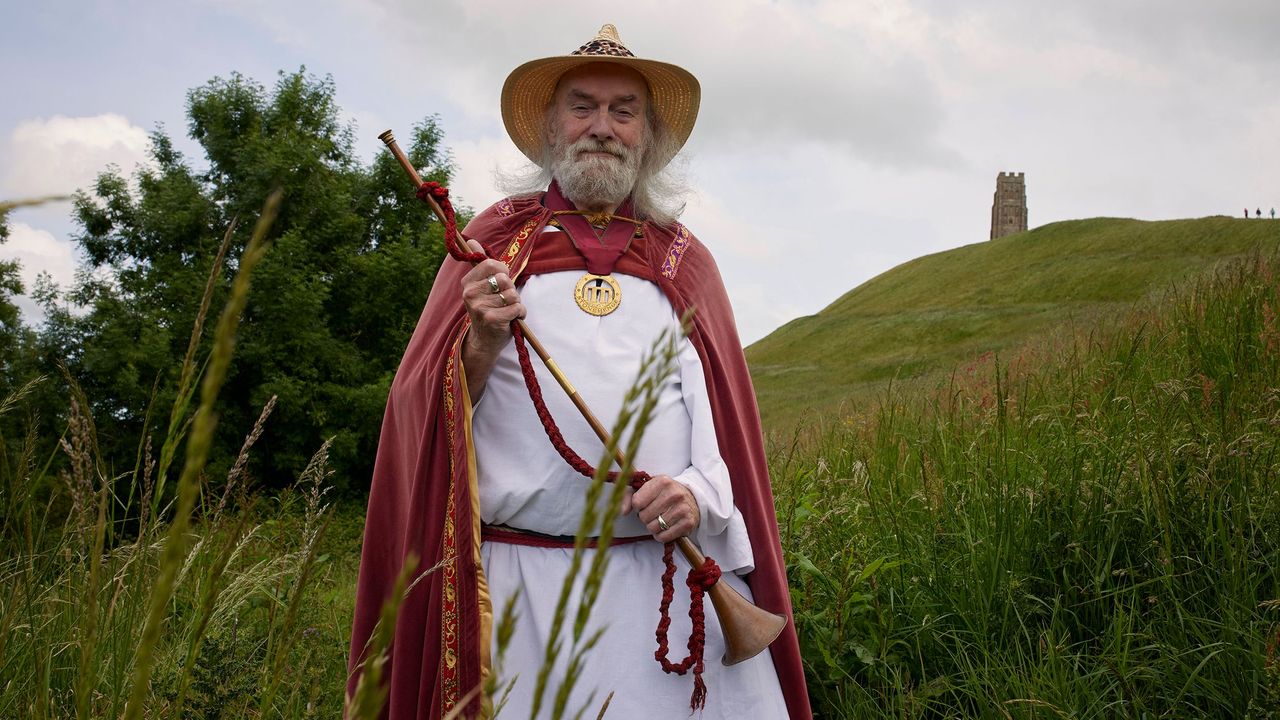 Pagan Glastonbury: The Archdruid’s Guide to Sacred Sites, Shops, and Celebrations 3 The Archdruid of Stonehenge's guide to Pagan Glastonbury