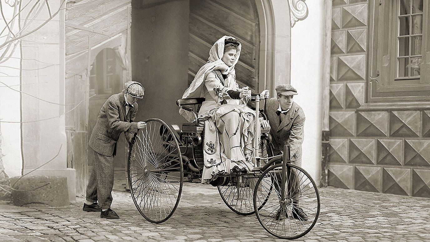 The worlds first long-distance car