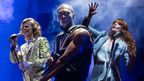 10 of the most iconic Glastonbury Festival looks
