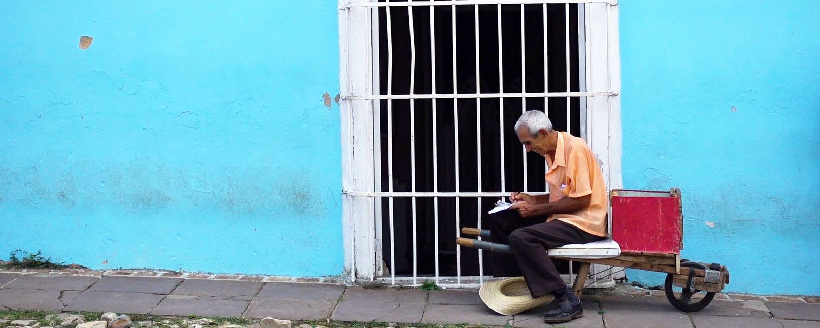 Luis Martinez, Cuba's 'imaginary tourist' (Credit: Credit: Alice Bellincioni & Giulia Paltrinieri) Luis Martinez, Cuba's 'imaginary tourist' (Credit: Credit: Alice Bellincioni & Giulia Paltrinieri)
