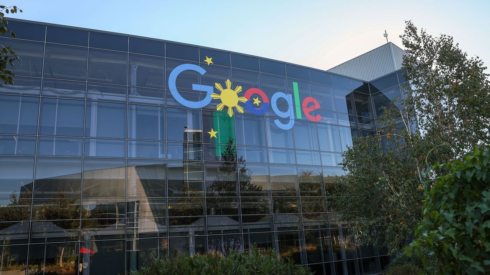 Google is among the largest workplaces involved in the back-and-forth over location-based pay (Credit: Getty Images)