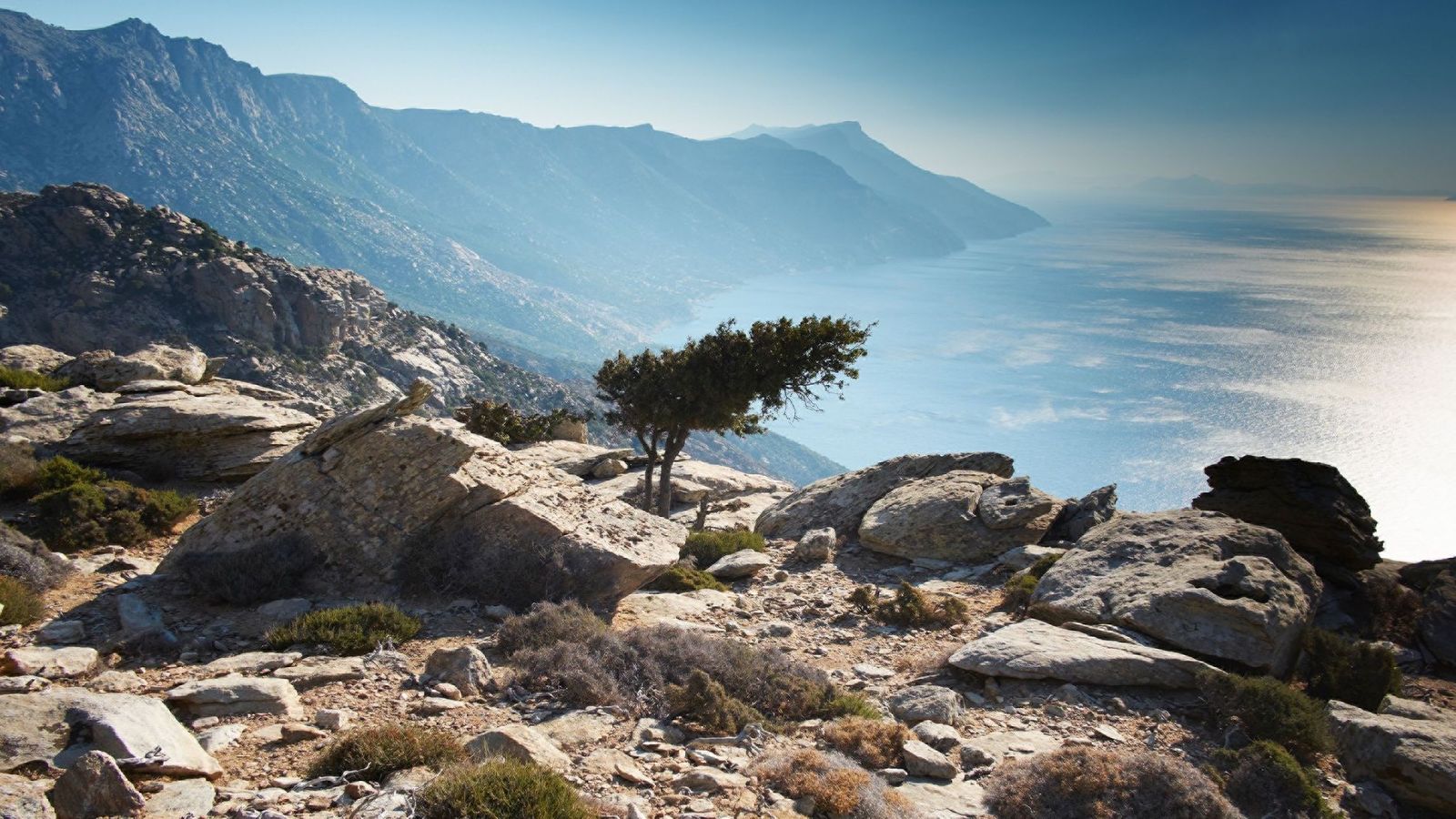 The Greek Island homes hidden from pirates (Credit: Percy Ryall/Alamy)