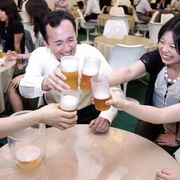 Drinking etiquette when abroad thumbnail