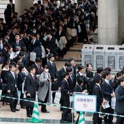 Japan’s high-stakes job-hunting system thumbnail