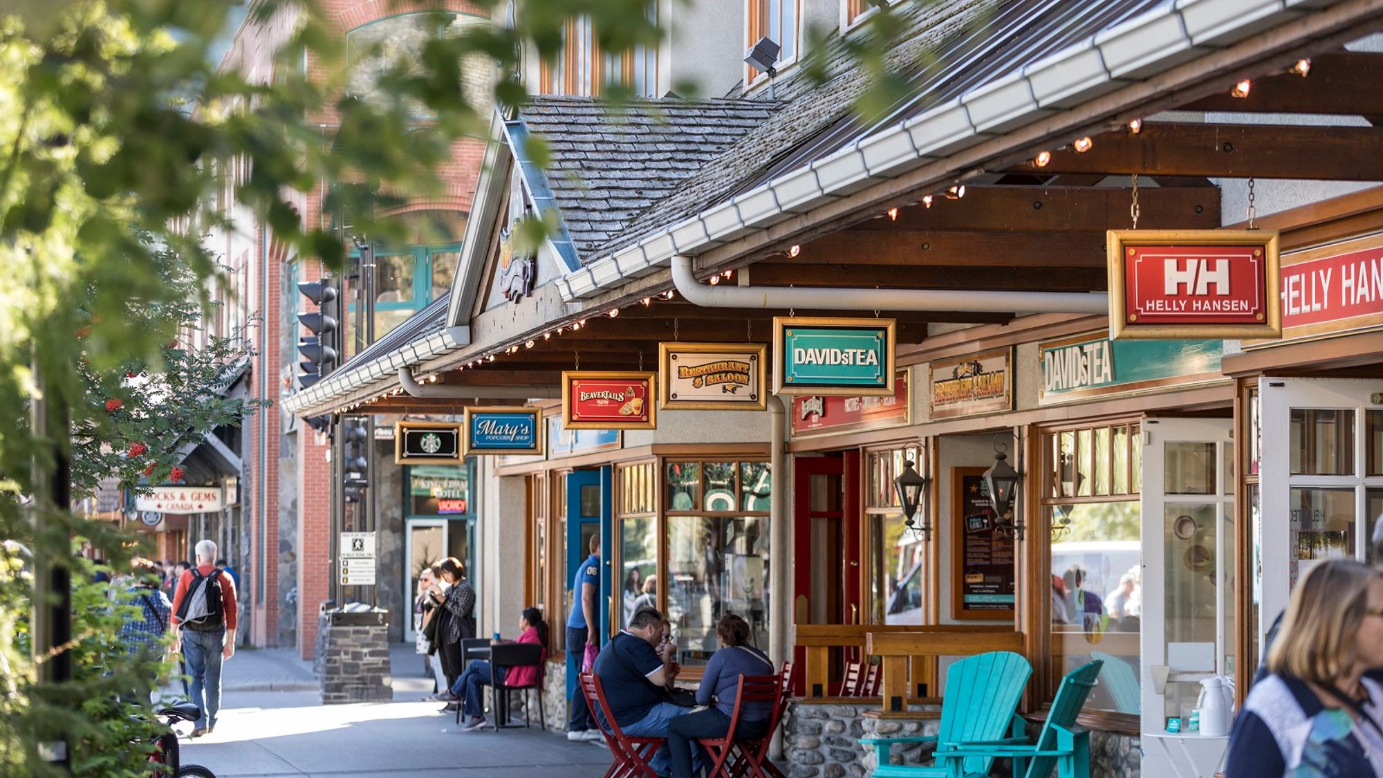 Shops and cafés along Banff Avenue. Photography: Rocky Mountaineer