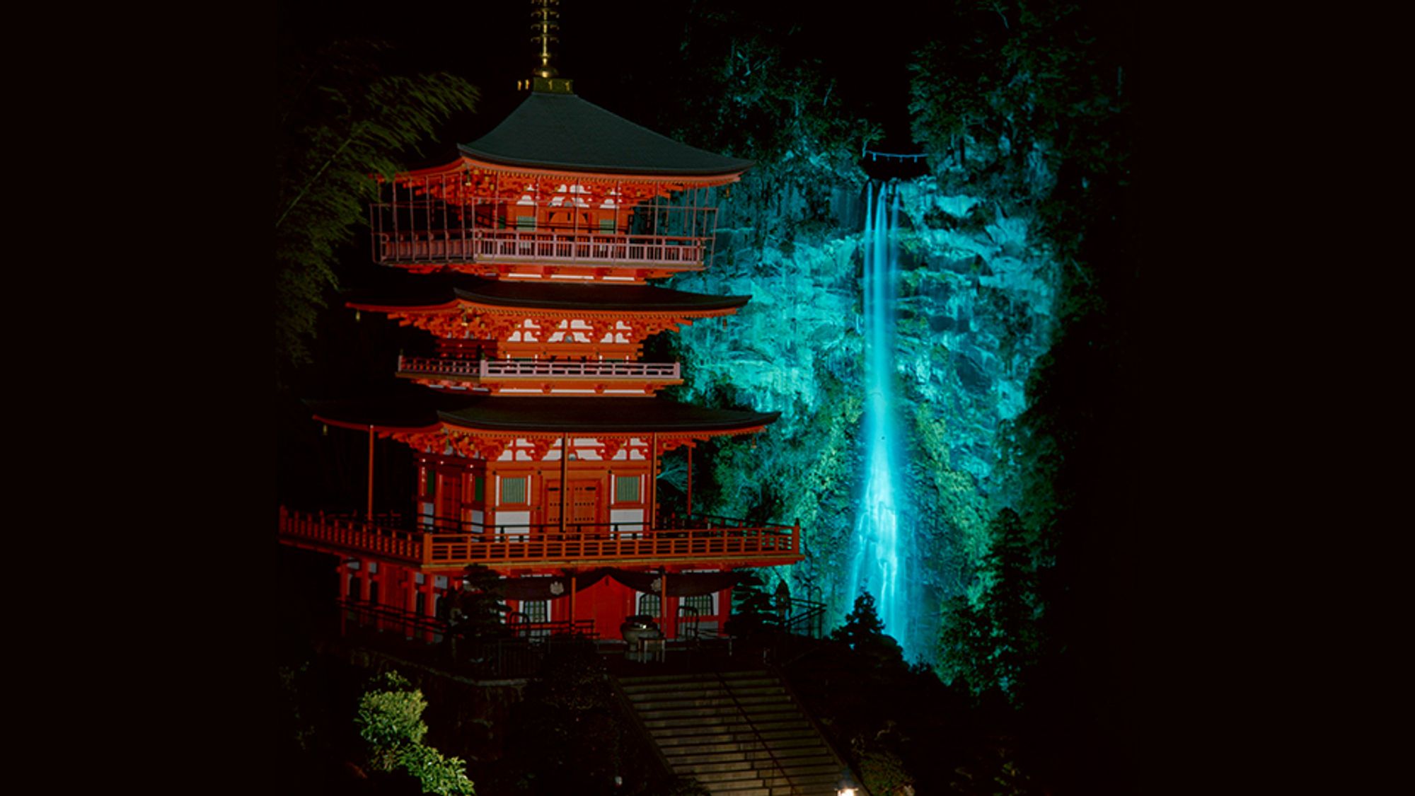 The pagoda at Nachisan Seiganto-ji Temple and Nachi Waterfall