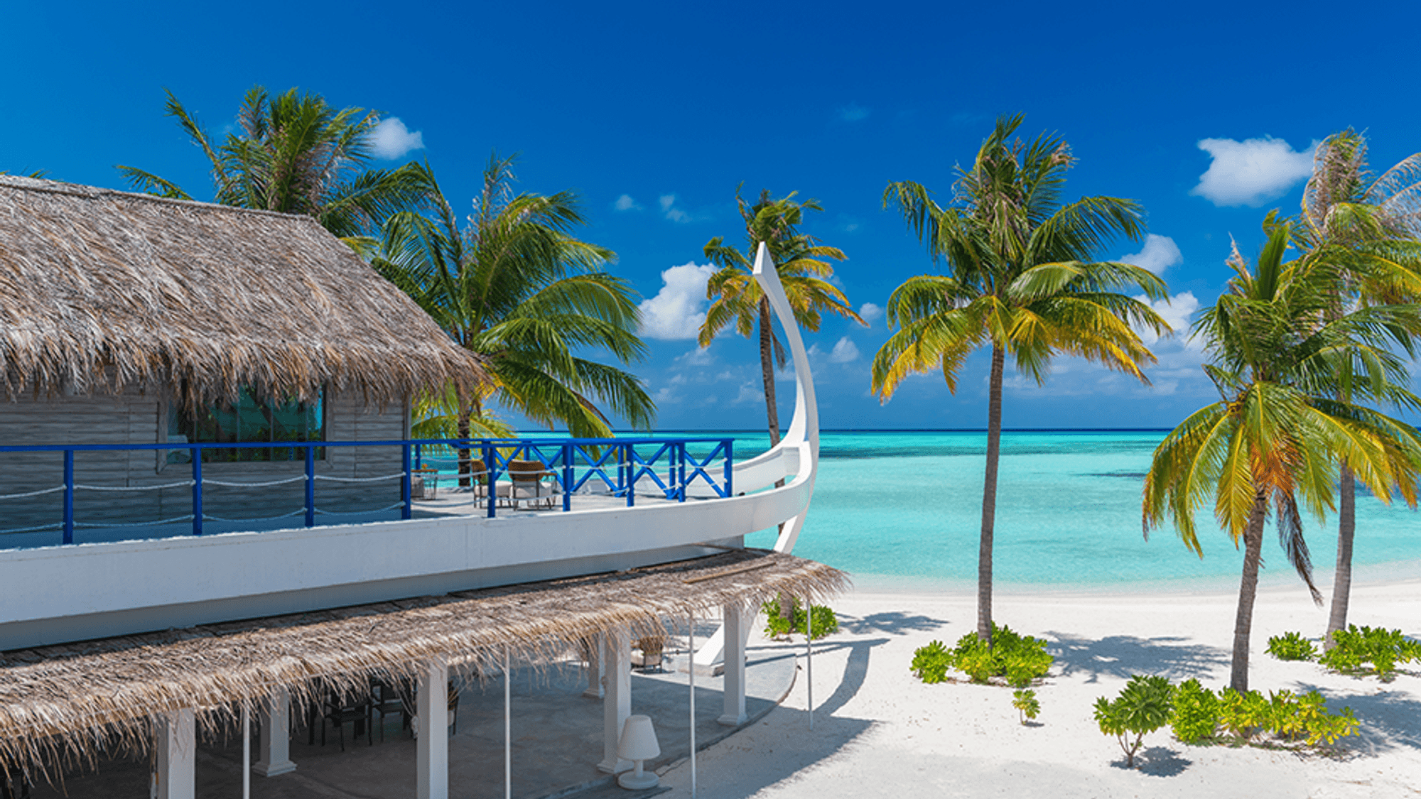 Dhirun' Bar at Rahaa Resort