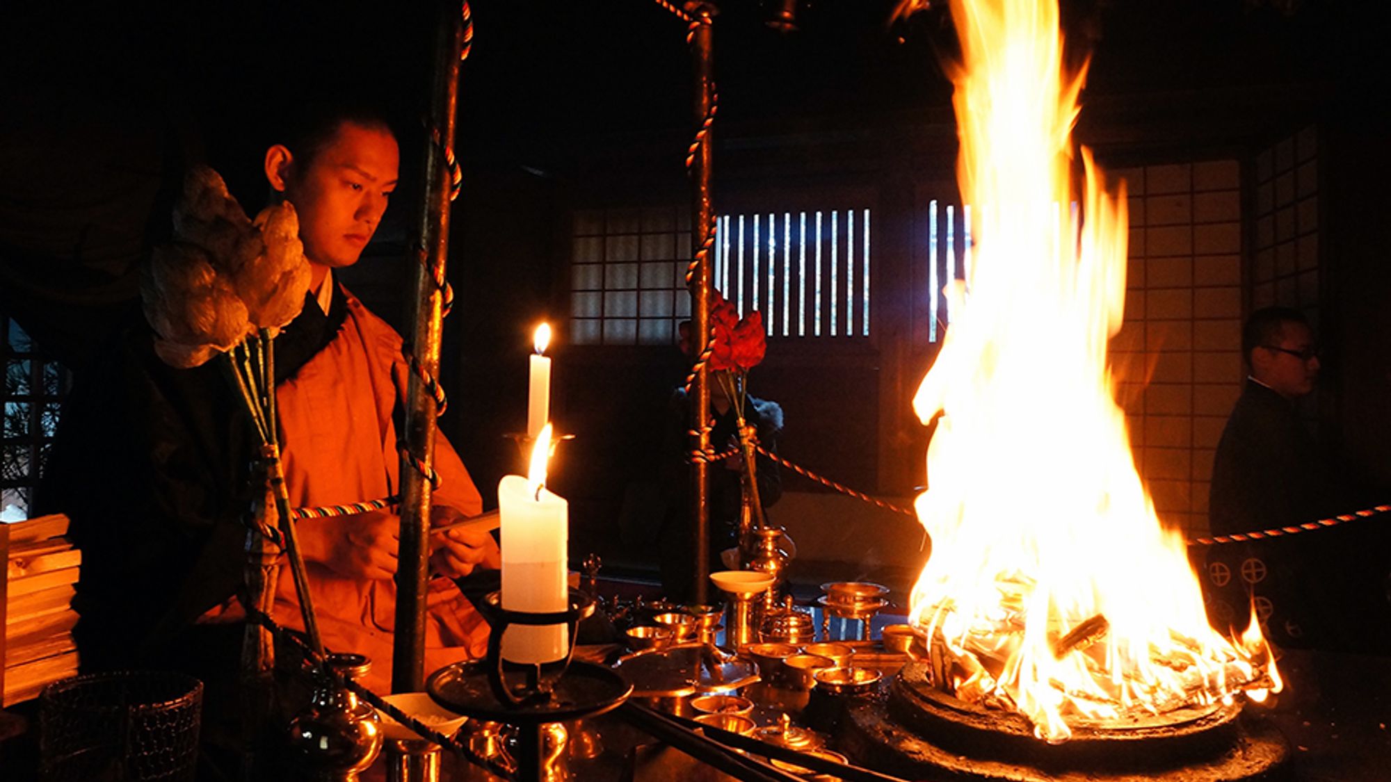 Visitors may witness a morning fire ritual (goma) at some of the temple lodgings. Visitors may witness a morning fire ritual (goma) at some of the temple lodgings.
