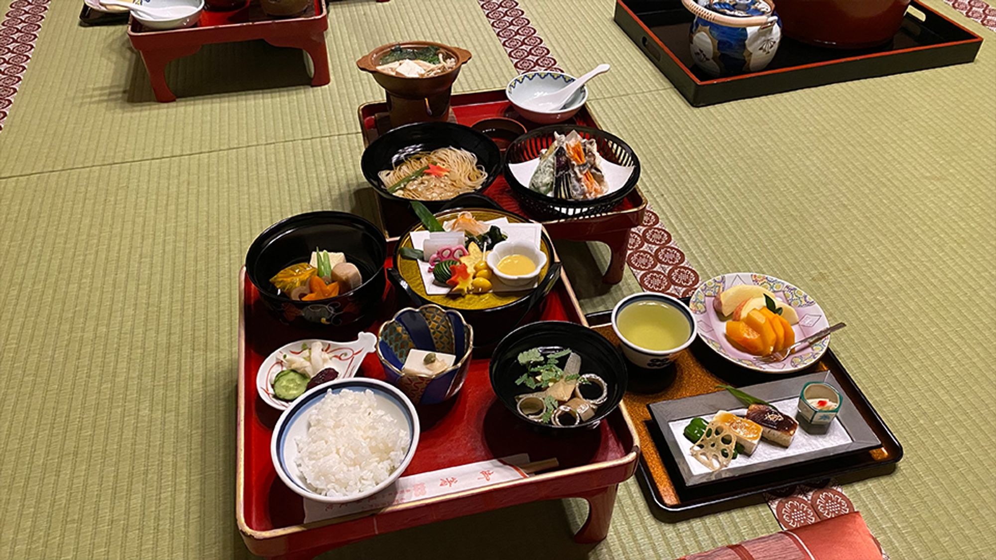 Savour traditional vegetarian shojin-ryori cuisine during your stay. Savour traditional vegetarian shojin-ryori cuisine during your stay.