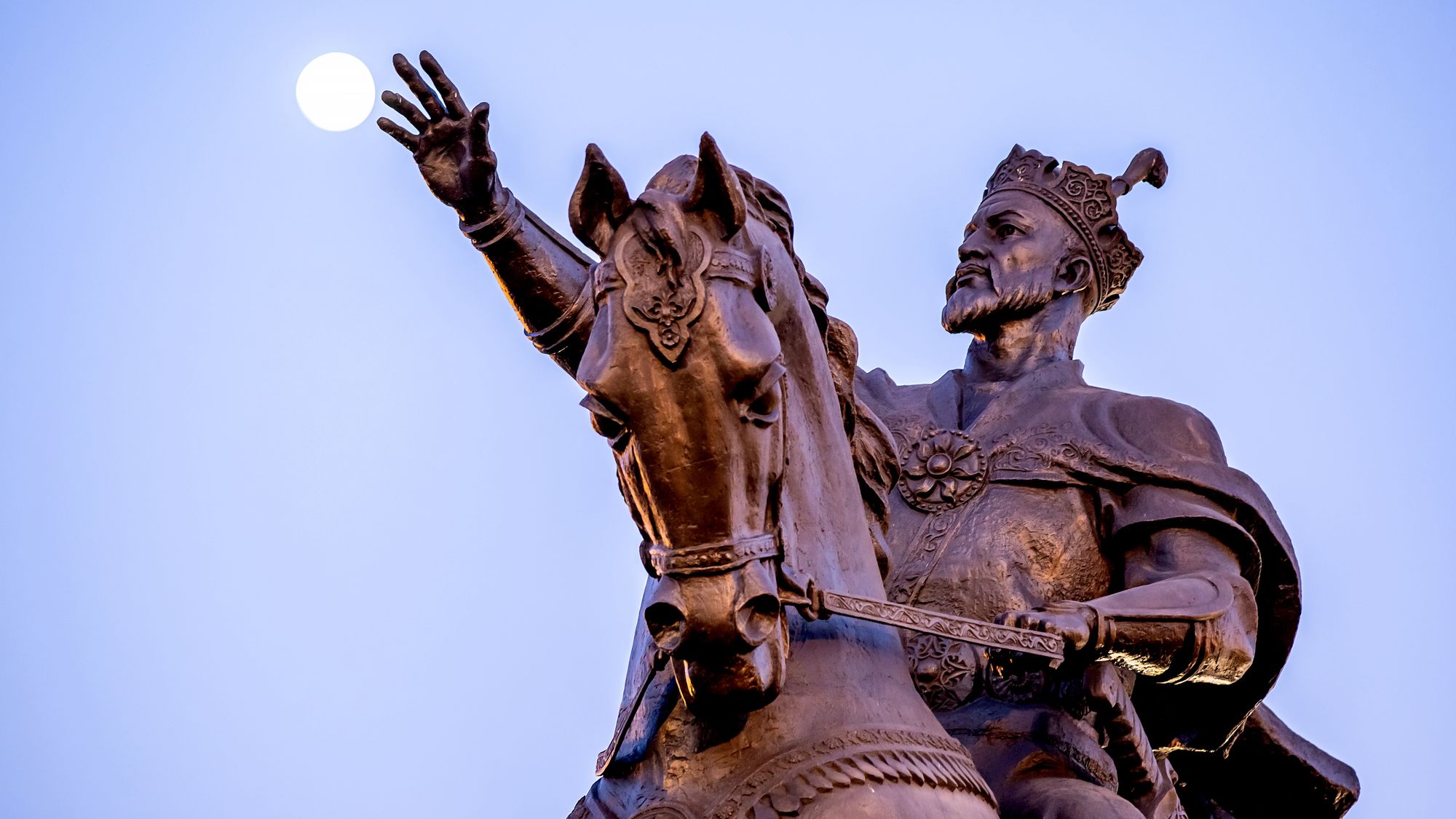 Amir Timur statue