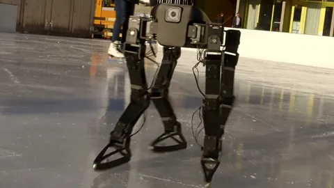 Robot teaches itself to ice skate