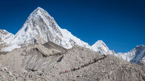 What's it like to queue on Everest?