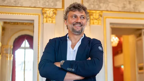 Kaufmann Unveiled