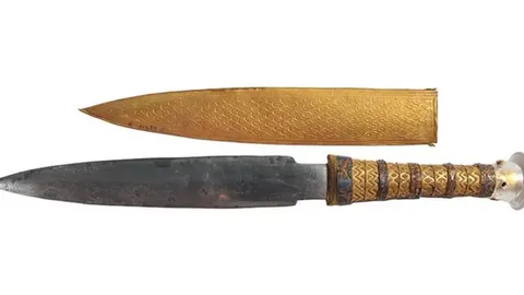 Tutankhamun's mysterious 'space dagger'
