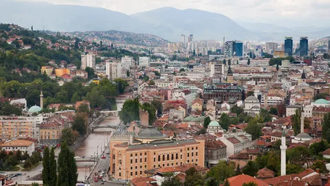 The tunnel that saved a besieged city