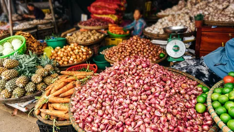 Visiting Hanoi's oldest food market