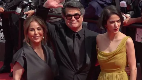 Director Jafar Panahi speaks to the BBC