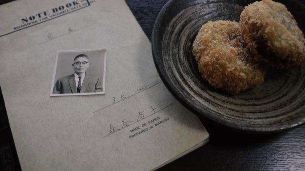 The cake that survived World War Two - BBC Reel