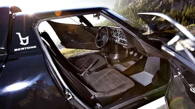 stratos plus vs stratos 2