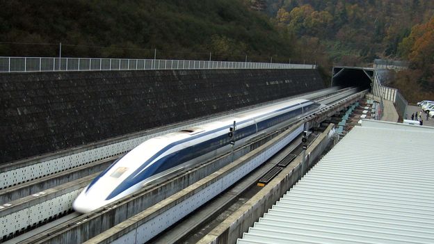 discovery levitating train set