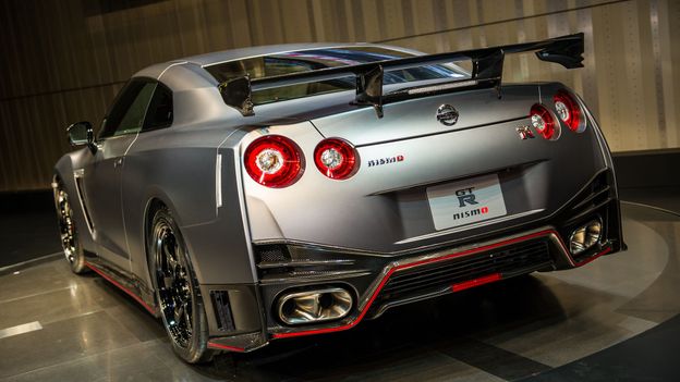 BBC - Autos - TopGear.com takes Nissan GT-R Nismo round a track