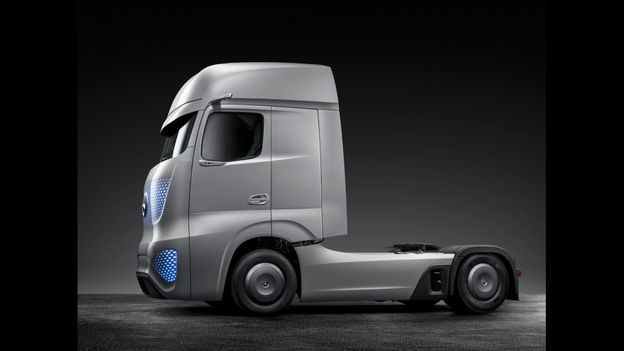 c Autos Mercedes Self Driving Truck