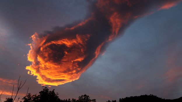 BBC - Earth - The Cloud That Resembles A Fireball In The Sky