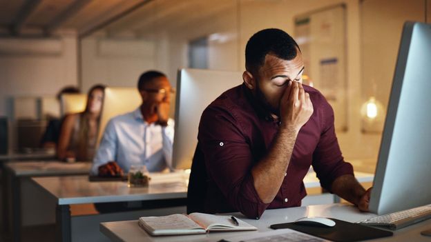 How to tell if you’re being ‘breadcrumbed’ at work - BBC Worklife