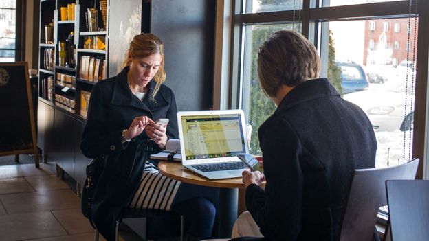 How to cut phone time at work - BBC Worklife