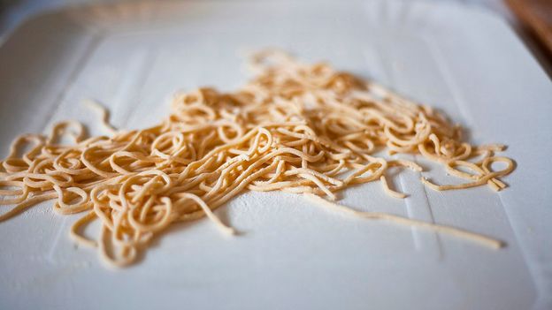 Traditional cacio e pepe recipes call for tonnarelli, which is like spaghetti but has the addition of egg (Credit: Credit: Reda&Co/Getty Images)
