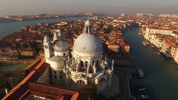 BBC - Travel - Can Venice turn the tide on mass tourism?